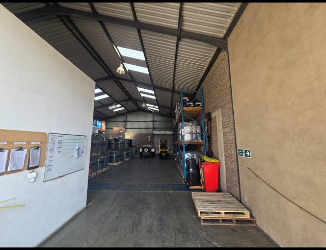 280M² WAREHOUSE TO LET IN ANDERBOLT